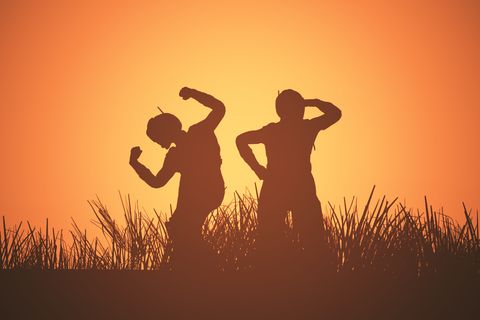 Unfortunately no alt text is available, but this is the thumbnail for content by wienerschnitzerl referenced at 1232 seconds into https://youtu.be/BpYah4jV1hU, with the label "Nothing like a good sunset"